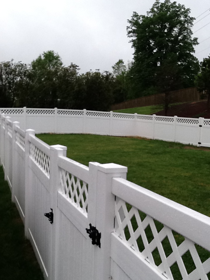 Vinyl residential fence installation